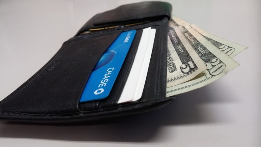 Cosas que debes llevar, efectivo y tarjetas de crédito