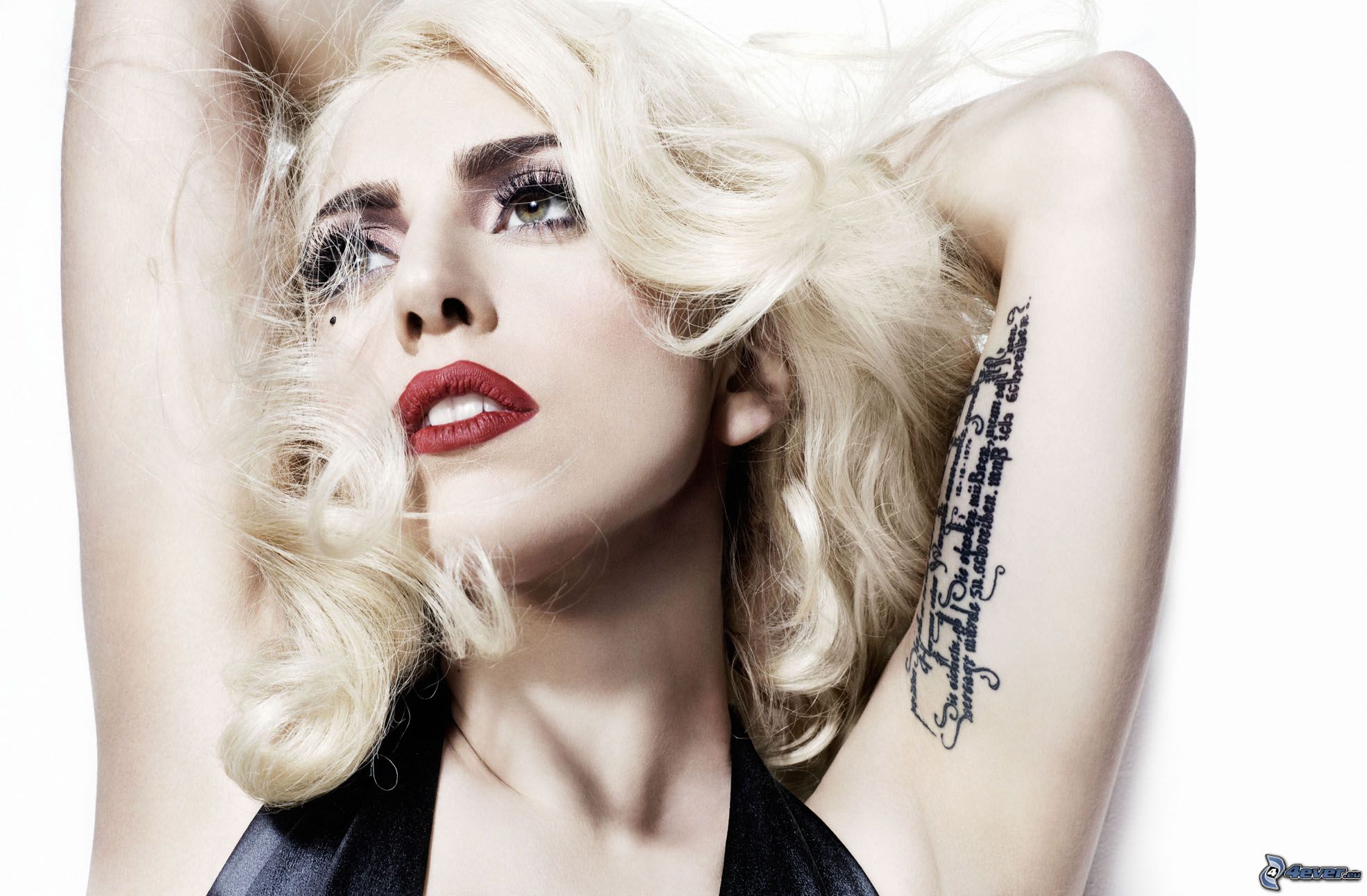 La estrella pop Lady Gaga; recientemente dio a conocer que se convirtió en maestra por un día. Esto, con motivo de la creación de un comercial en pro de la Educación Pública