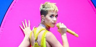 Katy Perry utiliza las rede sociales para promocionar su nuevo material discográfico.