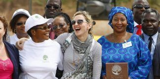 Madonna inaugura un hospital en Malaui