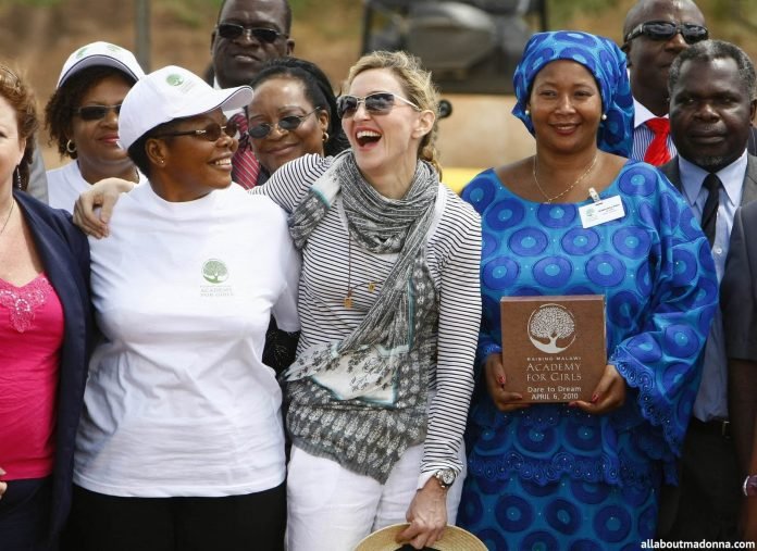 Madonna inaugura un hospital en Malaui