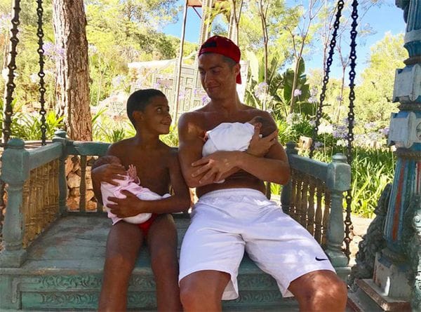 Cristiano Ronaldo ya es padre de tres hijos