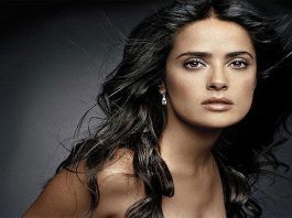 Salma Hayek contando su experiencia de su primer beso Salma Hayek