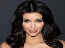 Kim Kardashian celebra su escultural cuerpo por todo lo alto Kim Kardashian celebra