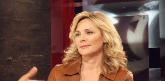 Actriz Kim Cattrall: descubra quién la apoyó tras muerte de su hermano Actriz Kim Cattrall