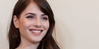 Maybelline tiene nueva embajadora y es Andrea Duro andrea duro maybelline