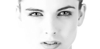 Maquillaje adecuado para los ojos pequeños.