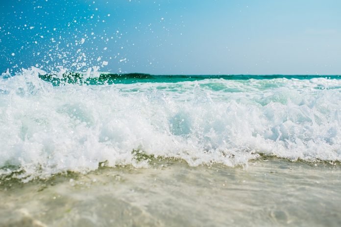 Múltiples beneficios del agua de mar en el organismo