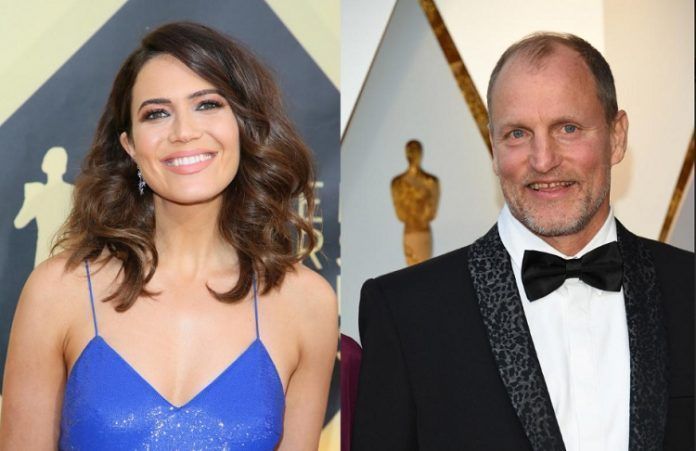 Mandy Moore y Woody Harrelson. Créditos: AFP