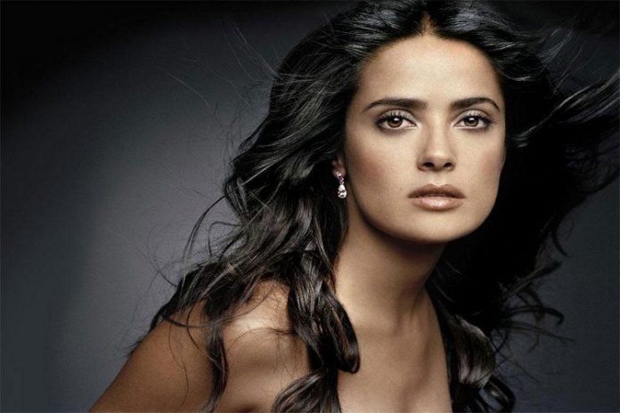 salma hayek sorprende