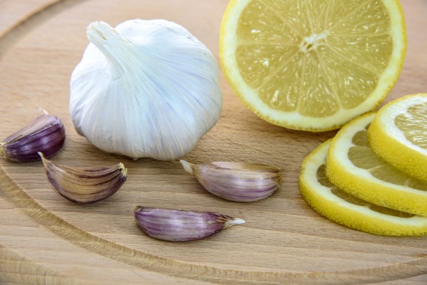 Reduce la cintura con estos excelentes aliados: ajo y limón