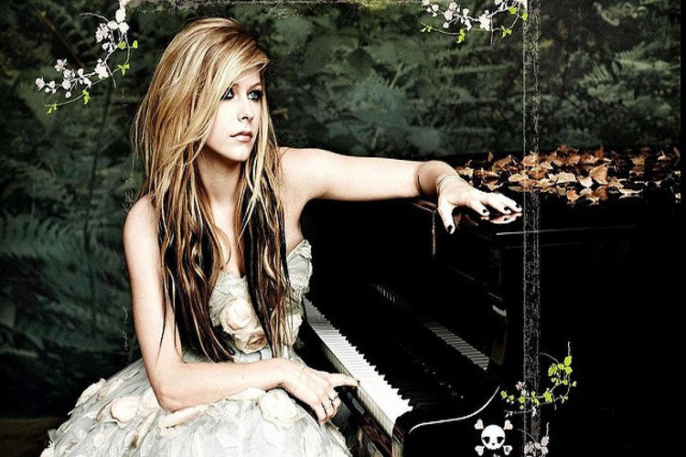 Avril Lavigne desmiente