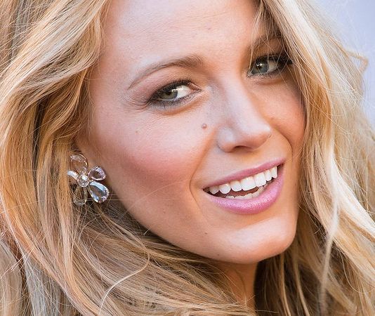 Blake Lively donó 1 millón de dólares para combatir el COVID-19 Blake Lively donó