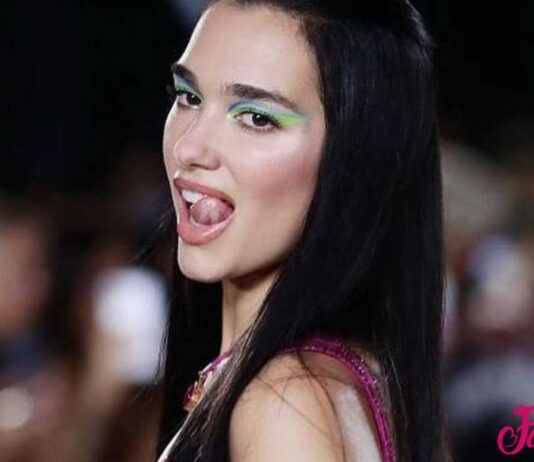 Una deslumbrante Dua Lipa debuta como modelo de Versace dua lipa modelo versace