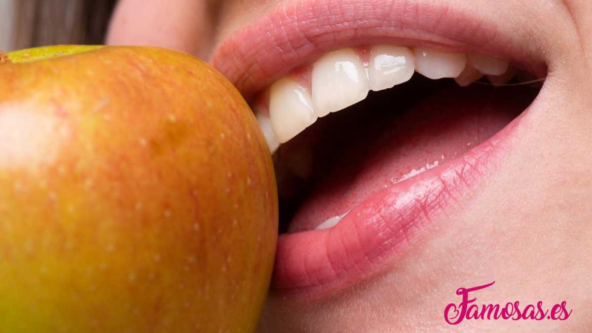 comer manzana ayuda a blanquear los dientes